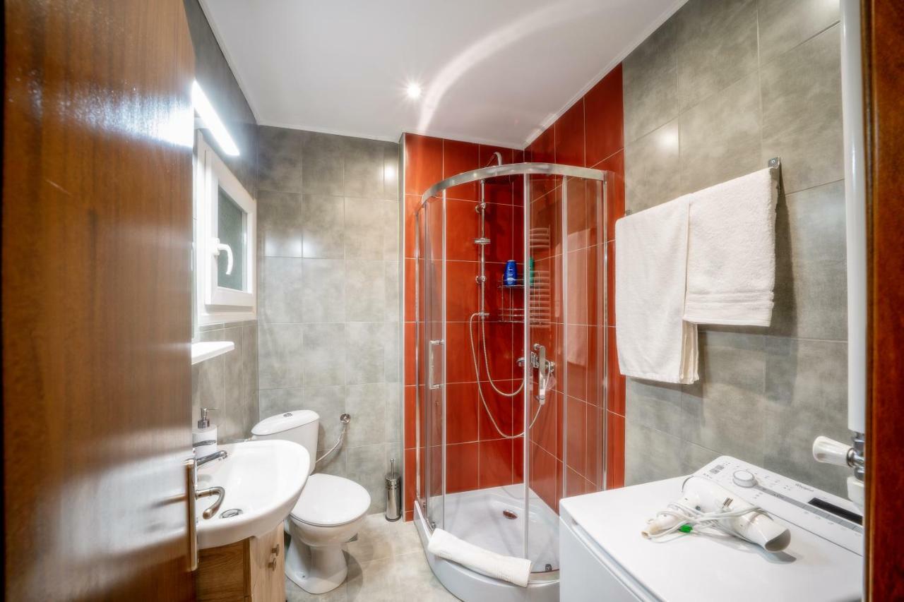 Deluxe Apt.